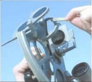 Adjusting side screw of the horizon glass
